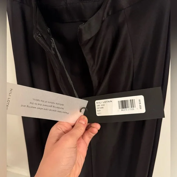 Nili Lotan

Essy Silk Plunging V-Halterneck Gown - Picture 4 of 7